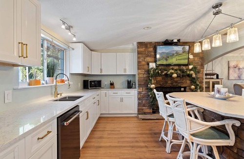 Longwood House | Bee's Tropical Charm
