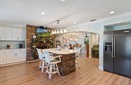 Longwood House | Bee's Tropical Charm