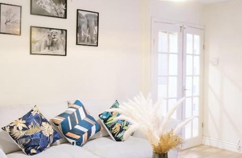 Great Sankey House | Bee Stays - Maliston House