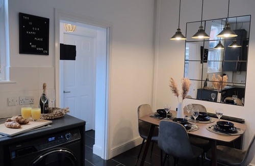 Warrington House | Bee Stays- Pickmere House