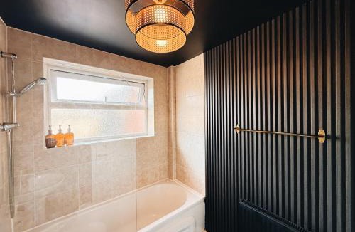 Warrington House | Bee Stays - Pickmere House