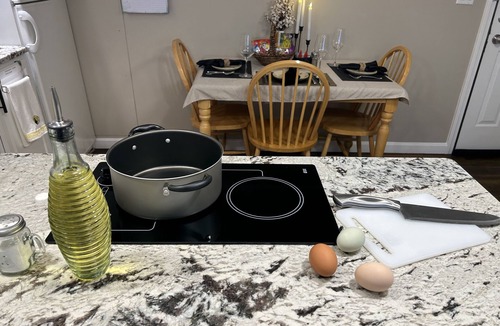 Billerica Apartment | Bee-Themed Stay Near Boston – A Sweet and Unique Getaway