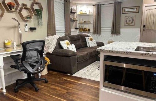 Billerica Apartment | Bee-Themed Stay Near Boston – A Sweet and Unique Getaway