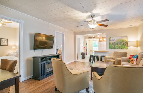 Crystal Beach Cottage | Beebalm Cottage - 2 minute walk to the beach