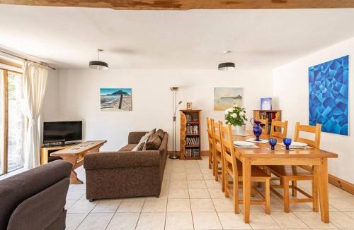 Kemeys Commander Apartment | Beech Cottage, spacious rural retreat