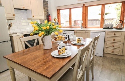 South Molton House | BEECHCROFT COTTAGE, pet friendly, with open fire in South Molton