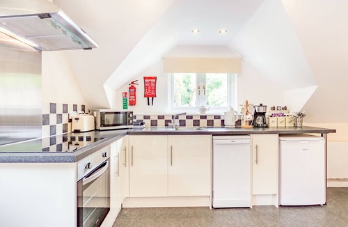 Cranham Apartment | BEECHES STUDIO, with a garden in Cranham