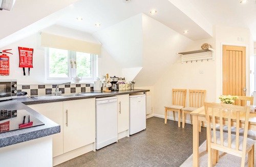 Cranham Apartment | BEECHES STUDIO, with a garden in Cranham