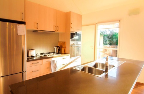 Marysville House | BEECHES - Timber clad house, quiet location