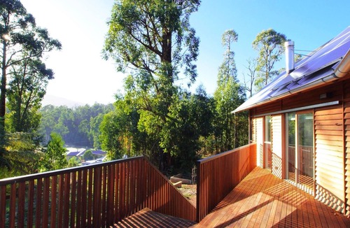 Marysville House | BEECHES - Timber clad house, quiet location