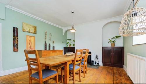 Ashton-under-Lyne House | Beechwood