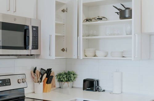 People's Freeway Apartment | Beehive Escape -Salt Lake City