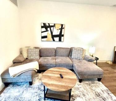 People's Freeway Apartment | Beehive Escape -Salt Lake City