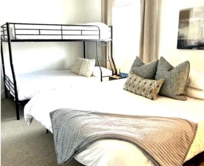 People's Freeway Apartment | Beehive Escape -Salt Lake City