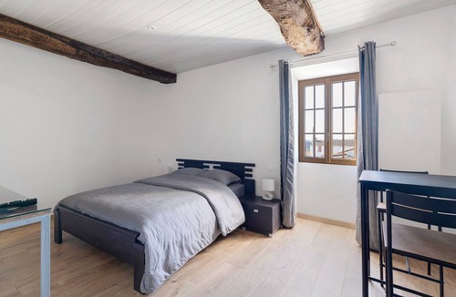 Frossay Bed & Breakfast | “Beehive Nest” Room with Wi-Fi