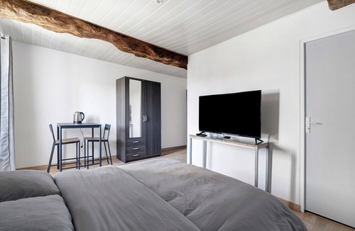 Frossay Bed & Breakfast | “Beehive Nest” Room with Wi-Fi