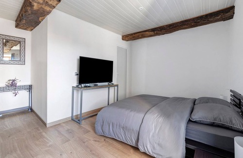 Frossay Bed & Breakfast | “Beehive Nest” Room with Wi-Fi