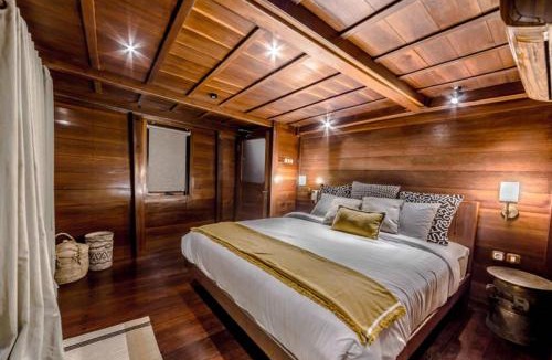 Sei Pinang Boat Rental | Behike Luxury Phinisi