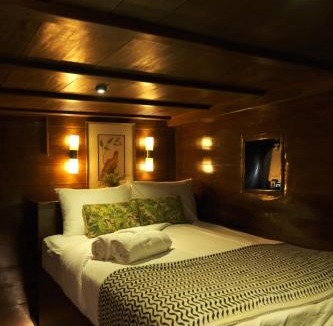 Sei Pinang Boat Rental | Behike Luxury Phinisi