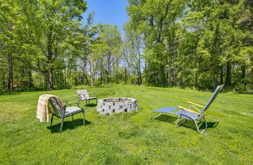 Stormville Apartment | Behind the AT & Close to Lakes! Hudson Valley Base