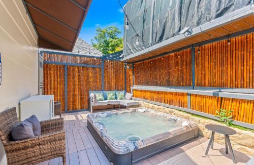 Beverly Glen House | Bel Air Very Private and Comfy Home with Jacuzzi