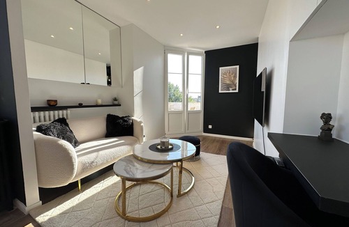 Centre Ville Apartment | Bel Appartement Moderne Balcon vue Tour Eiffel