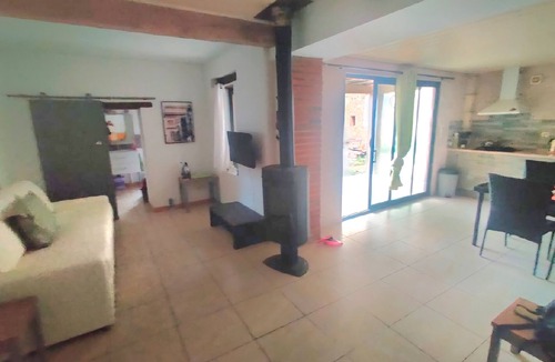 Corbere-les-Cabanes Apartment | Bel Appartement, au Calme. Animaux de Compagnie Acceptés !