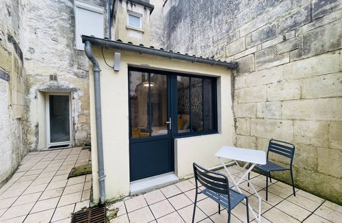 Saint-Jean-d'Angely Apartment | Bel Appartement Avec Cour Privée