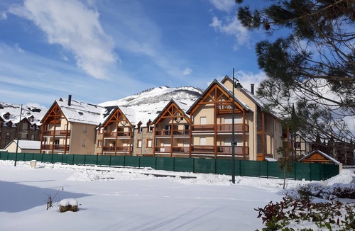 Saint-Mamet Apartment | BEL APPARTEMENT 2016 SPACIEUX TT CONF. QUIET IDEAL SKI CURE REST HIKING