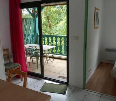 Arreau Apartment | Bel appartement au bord du lac à Arreau, 40 m² avec piscine