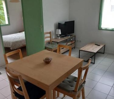 Arreau Apartment | Bel appartement au bord du lac à Arreau, 40 m² avec piscine