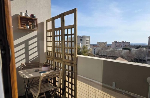 Hyeres City Centre Apartment | Bel appartement climatisé avec balcon