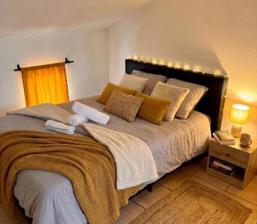 Centre Historique Apartment | Bel Appartement Climatisé avec Terrasse au centre-ville de Narbonne