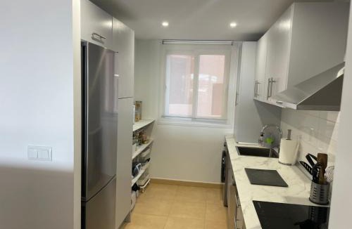 Los Martinez Apartment | BEL APPARTEMENT REZ De CHAUSSEE AVEC DOUBLE TERRASSE FACE AU LAC ET AU GOLF