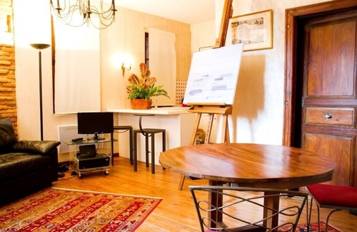 Saint-Etienne Apartment | Bel Appartement T1bis de Caractère Jardin Royal. Quartier des Carmes