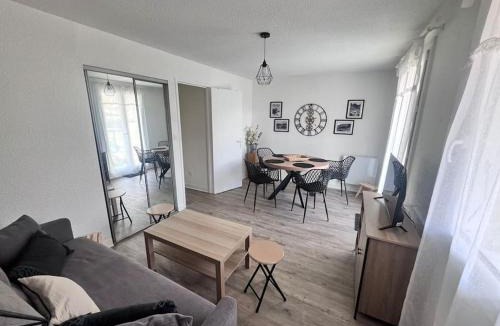 Bielle Apartment | Bel appartement T2 refait à neuf avec piscine couverte de juin à fin septembre, près des stations de ski avec navette et draps et serviettes compris