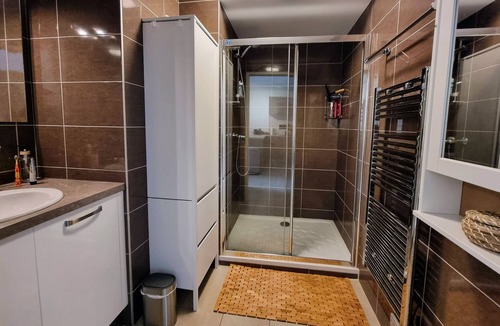 Saint-Mamet Apartment | Bel Appartement - vue Montagne - 80m2 - 8 Pers 2 SDB 2 WC