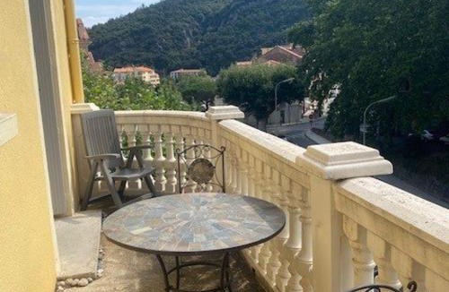 Amelie-les-Bains-Palalda Apartment | Bel F3 en centre-ville avec balcon et parking, proche cures - FR-1-703-196
