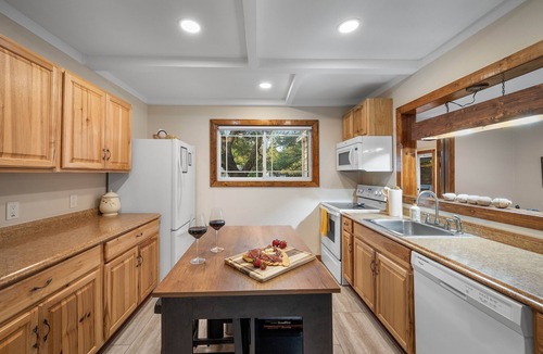 Granite Shoals Cottage | Belaire Lake Retreat, Cozy 2BR with Firepit & Kayaks