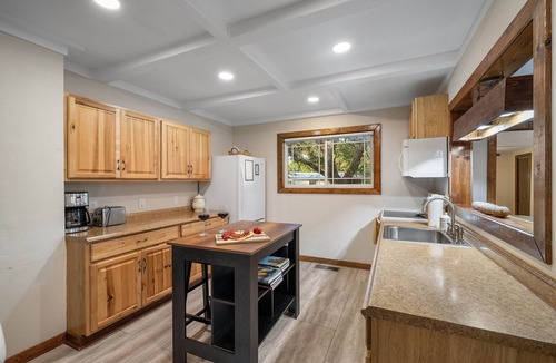 Granite Shoals Cottage | Belaire Lake Retreat, Cozy 2BR with Firepit & Kayaks