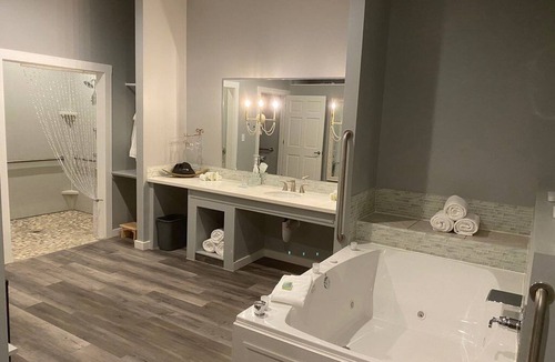 Cumming Hotel | Belamere Swimming Pool Suites