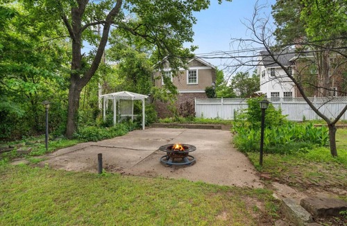 Fort Smith House | Beland Mansion Getaway – Spacious Colonial with Game Room & Lounge