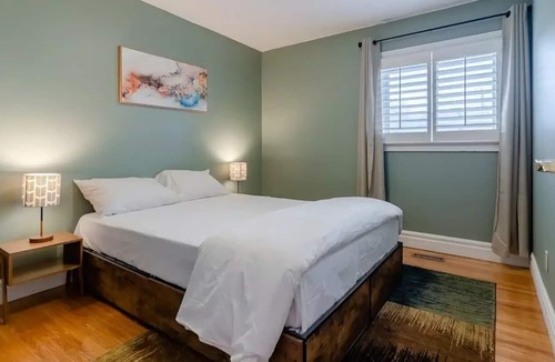 Glen Williams Cottage | Belfountian ~Amazing 3BR ~ Swimming Pool ~ HotTub