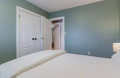 Glen Williams Cottage | Belfountian ~Amazing 3BR ~ Swimming Pool ~ HotTub