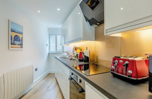 Torquay City Centre Cottage | Belgrave Sands Apartment