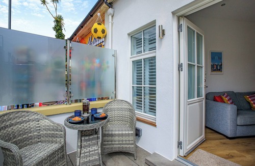 Torquay City Centre Cottage | Belgrave Sands Apartment