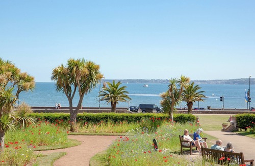 Torquay City Centre Cottage | Belgrave Sands Apartment