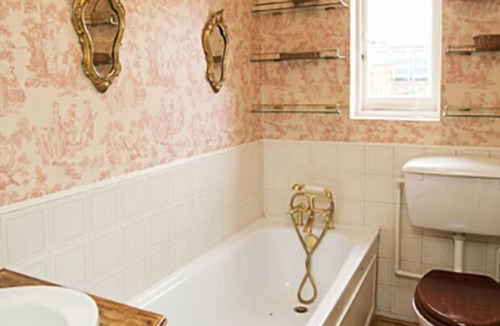 Belgravia Apartment | Belgrave Splendour, by Veeve