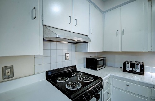 Greater Belhaven Apartment | Belhaven Apartment Across the Street From Baptist Hospital