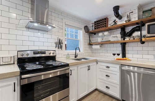 Greater Belhaven House | Belhaven Arts Hideaway: Private Suite + Walkable